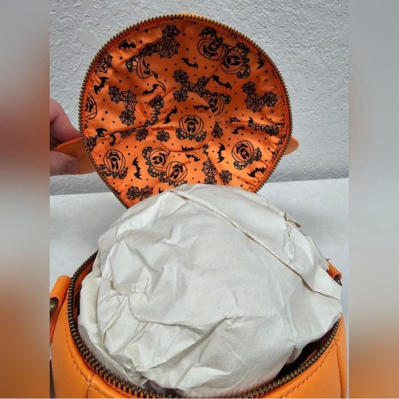 2024 Mikey’s Not So Scary Glow In Dark Pumpkin Bag - Picture 5 of 10